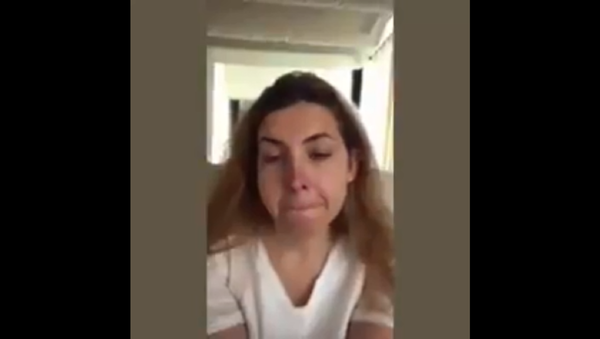 Shaparak Shajarizadeh, 42, says she was sentenced to two years in prison for removing her hijab in protest in Iran. - Sputnik International