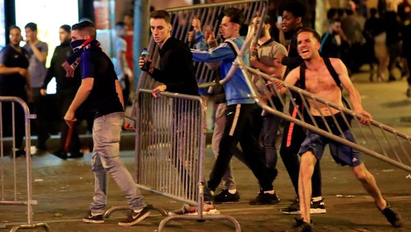 Soccer Football - World Cup - Semi-Final - France vs Belgium - Paris, France, July 11, 2018 - France fans with barriers clash on the Champs-Elysees after their World Cup semi-final match Soccer Football - World Cup - Semi-Final - France vs Belgium - Paris, France, July 11, 2018 - France fans with barriers clash on the Champs-Elysees after their World Cup semi-final match - Sputnik International