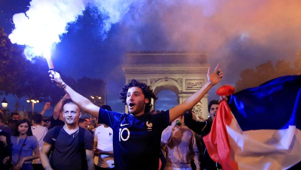 Soccer Football - World Cup - Semi-Final - France vs Belgium - Paris, France, July 10, 2018 - France fans react on the Champs-Elysees after defeating Belgium in their World Cup semi-final match Soccer Football - World Cup - Semi-Final - France vs Belgium - Paris, France, July 10, 2018 - France fans react on the Champs-Elysees after defeating Belgium in their World Cup semi-final match - Sputnik International