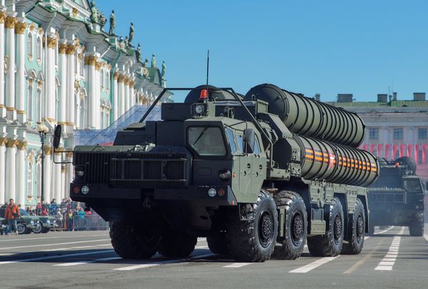 Transporters-launchers for S-400 Triumf missile systems at the final rehearsal of the military parade on St. Petersburg's Palace Square, which is timed to the 73rd anniversary of Victory in the Great Patriotic War - Sputnik International