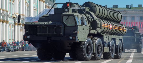 Transporters-launchers for S-400 Triumf missile systems at the final rehearsal of the military parade on St. Petersburg's Palace Square, which is timed to the 73rd anniversary of Victory in the Great Patriotic War - Sputnik International