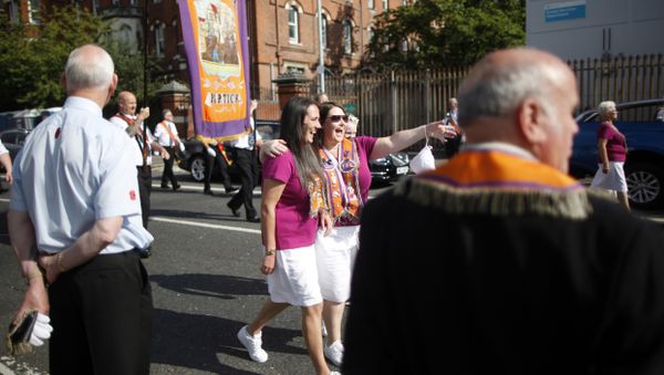 Protestant women pose for a selfie during an Orange Order march in Belfast on July 12, 2017 - Sputnik International