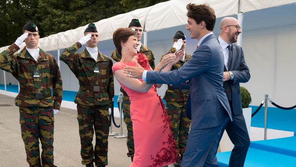 Belgian Prime Minister Charles Michel, his partner, Amelie Derbaudrenghien, and Canada's Prime Minister Justin Trudeau during the arrival for a dinner at the Parc du Cinquntenaire - Jubelpark park in Brussels, Belgium July 11, 2018 - Sputnik International