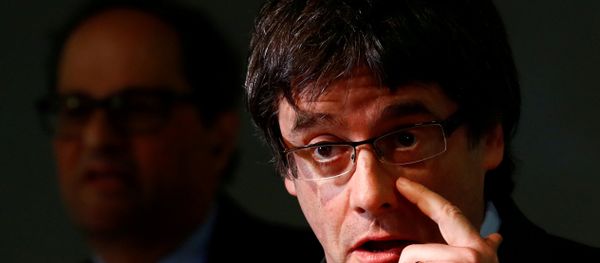 Newly elected regional leader of Catalonia Quim Torra (back) and his predecessor Carles Puigdemont attend a news conference in Berlin, Germany May 15, 2018 Newly elected regional leader of Catalonia Quim Torra (back) and his predecessor Carles Puigdemont attend a news conference in Berlin, Germany May 15, 2018 - Sputnik International