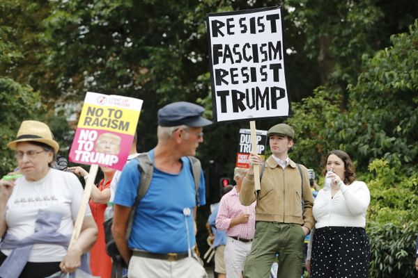 Protesters against the visit of US President Donald Trump gather near an entrance to the US ambassador's residence Winfield House in Regents Park in London on July 12, 2018 Protesters against the visit of US President Donald Trump gather near an entrance to the US ambassador's residence Winfield House in Regents Park in London on July 12, 2018 - Sputnik International