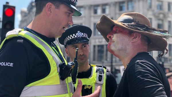 Demonstrator attends a Trump rally in London - Sputnik International
