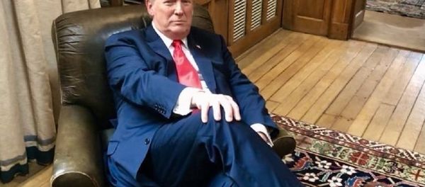 Trump sits in Winston Churchill’s chair Trump sits in Winston Churchill’s chair - Sputnik International