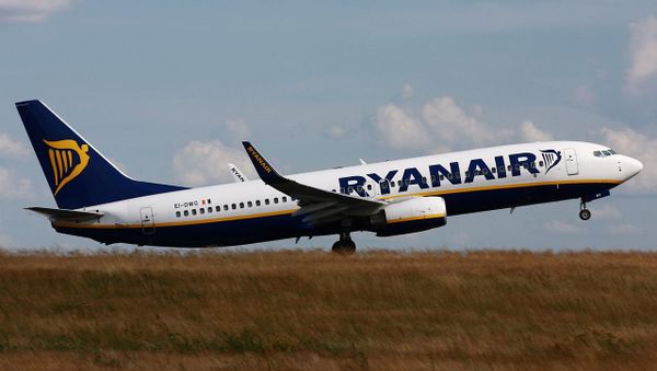 Ryanair Boeing 737-800 (EI-DWO) taking-off from Hahn - Sputnik International