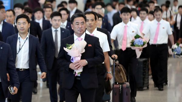 North Korean table tennis team members arrive at the Incheon International Airport to take part in the Seamaster 2018 ITTF World Tour Platinum Korean Open in Daejeon, South Korea, July 15, 2018 - Sputnik International