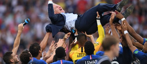 France's players and their head coach Didier Deschamps celebrate team's 4-2 victory in the World Cup final soccer match between France and Croatia at the Luzhniki stadium, in Moscow, Russia, July 15, 2018. - Sputnik International