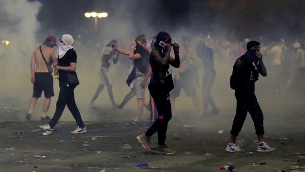France fans are seen during clashes on the Champs-Elysees avenue after France win the Soccer World Cup final. - Sputnik International