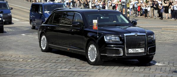 The motorcade and Kortezh limousine carrying the President of the Russian Federation Vladimir Putin pass the Finnish Parliament in Helsinki, Finland July 16, 2018 - Sputnik International