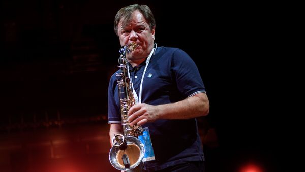 Musician Igor Butman during his workshop at the 19th World Festival of Youth and Students in Sochi Musician Igor Butman during his workshop at the 19th World Festival of Youth and Students in Sochi - Sputnik International