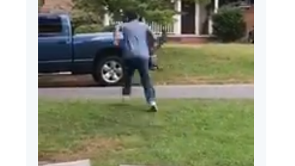 Family verbally assaulted for F*ck Trump sign - Sputnik International