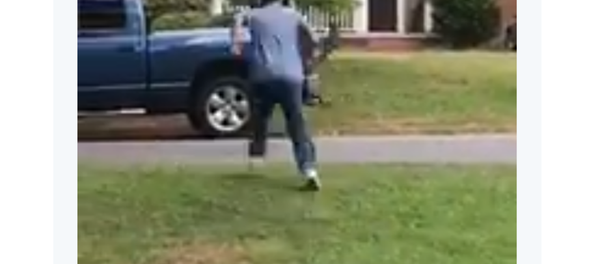Family verbally assaulted for F*ck Trump sign - Sputnik International