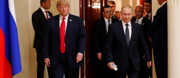 El presidente de Estados Unidos, Donald Trump, y el líder ruso, Vladímir Putin, durante su reunión en Helsinki El presidente de Estados Unidos, Donald Trump, y el líder ruso, Vladímir Putin, durante su reunión en Helsinki - Sputnik International