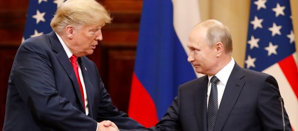 El presidente de Estados Unidos, Donald Trump, durante la reunión con su homólogo ruso, Vladímir Putin El presidente de Estados Unidos, Donald Trump, durante la reunión con su homólogo ruso, Vladímir Putin - Sputnik International