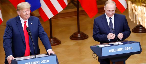 El presidente de Estados Unidos, Donald Trump, durante la reunión con su homólogo ruso, Vladímir Putin El presidente de Estados Unidos, Donald Trump, durante la reunión con su homólogo ruso, Vladímir Putin - Sputnik International