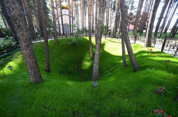 A pit where the bodies of members of Russian emperor's family were left after execution - Sputnik International