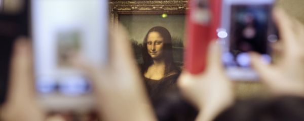 Tourists take pictures for Leonard de Vinci's La Joconde painting, Mona Lisa, at the Louvre museum in Paris, France, Thursday, Nov.19, 2015 - Sputnik International