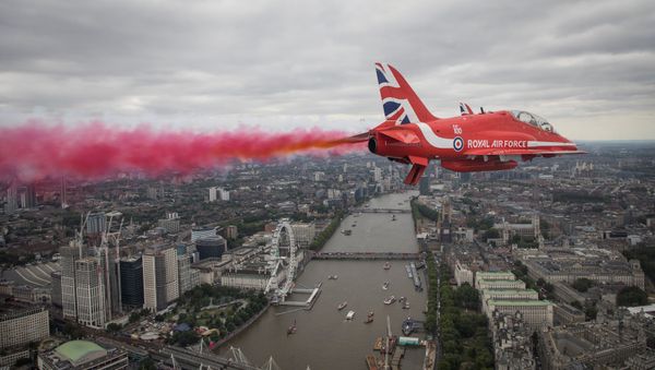 Members of the Red Arrows Royal Air Force Aerobatic Team fly over London, heading for Buckingham Palace, to mark the centenary of the Royal Air Force in central London, Britain. - Sputnik International