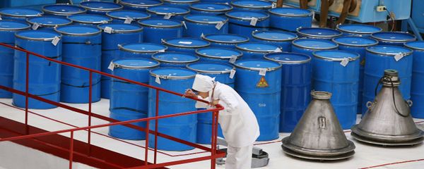 Бочки с сырьем для производства таблеток диоксида урана - Sputnik International