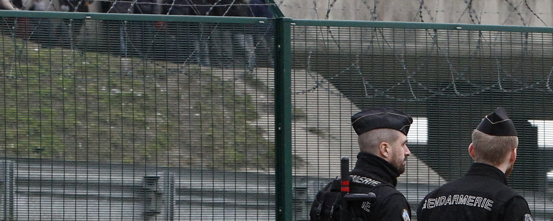 Migrants, background, watch French gendarmes patrolling on the road leading to the port in Calais, northern France, Friday Feb.2, 2018. Police reinforcements are arriving in the French port city of Calais after clashes among migrants left 22 people injured, as the interior minister warned of a worrying spike in violence - Sputnik International, 1920, 10.01.2022