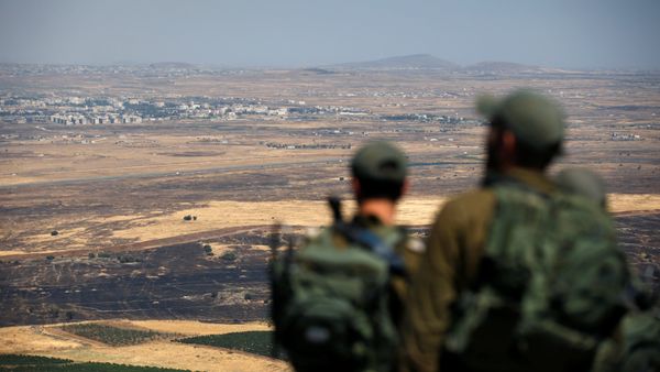 Israeli soldiers look at the Syrian side of the Israel-Syria border on the Israeli-occupied Golan Heights, Israel July 7, 2018 Israeli soldiers look at the Syrian side of the Israel-Syria border on the Israeli-occupied Golan Heights, Israel July 7, 2018 - Sputnik International