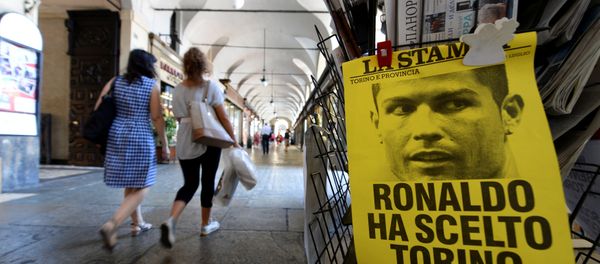 A poster reading Ronaldo chose Turin is seen in downtown Turin, Italy July 11, 2018 - Sputnik International