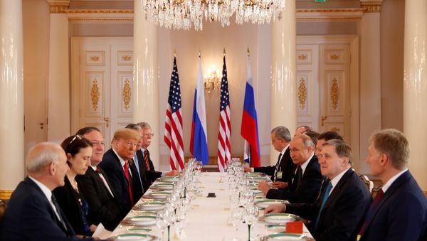 El presidente de Estados Unidos, Donald Trump, y el líder ruso, Vladímir Putin, durante su reunión en Helsinki - Sputnik International