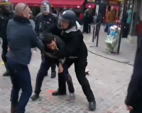In this image taken from video, a man identified as Alexandre Benalla, right, a security chief to French President Emmanuel Macron, confronting a student during a May Day demonstration in Paris, May 1, 2018 - Sputnik International