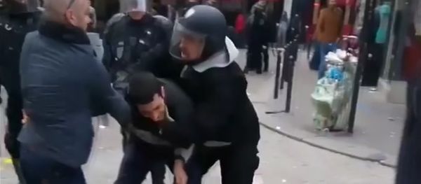 In this image taken from video, a man identified as Alexandre Benalla, right, a security chief to French President Emmanuel Macron, confronting a student during a May Day demonstration in Paris, May 1, 2018 - Sputnik International