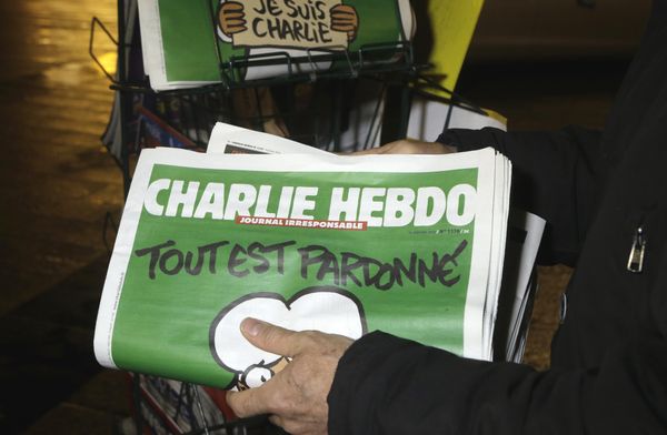 Citing ‘Freedom of Press’, Macron Waives Judgment on Charlie Hebdo Rerun of Mohammad Cartoons - Sputnik International