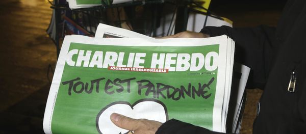 In this 14 January 2015 file photo, a seller of newspapers stocks several Charlie Hebdo newspapers at a newsstand in Nice, France. The French satirical newspaper Charlie Hebdo will publish a German version in the country that has given the best reception to the weekly paper outside France since the attacks that wiped out the Paris editorial staff in January 2015 In this 14 January 2015 file photo, a seller of newspapers stocks several Charlie Hebdo newspapers at a newsstand in Nice, France. The French satirical newspaper Charlie Hebdo will publish a German version in the country that has given the best reception to the weekly paper outside France since the attacks that wiped out the Paris editorial staff in January 2015 - Sputnik International