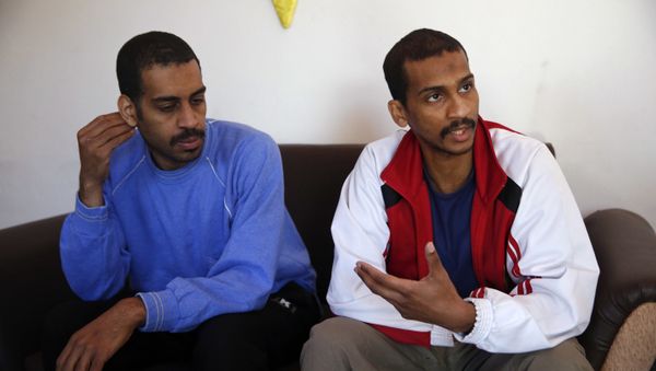 Alexanda Amon Kotey, left, and El Shafee Elsheikh, who were allegedly among four British jihadis who made up a brutal Islamic State cell dubbed The Beatles, speak during an interview with The Associated Press at a security center in Kobani, Syria, Friday, March 30, 2018. - Sputnik International