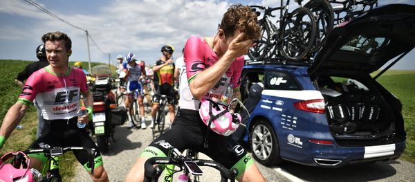Riders clean their eyes after tear gas was used during a farmers' protest who attempted to block the stage's route, during the 16th stage of the 105th edition of the Tour de France cycling race, between Carcassonne and Bagneres-de-Luchon, southwestern France, on July 24, 2018 Riders clean their eyes after tear gas was used during a farmers' protest who attempted to block the stage's route, during the 16th stage of the 105th edition of the Tour de France cycling race, between Carcassonne and Bagneres-de-Luchon, southwestern France, on July 24, 2018 - Sputnik International