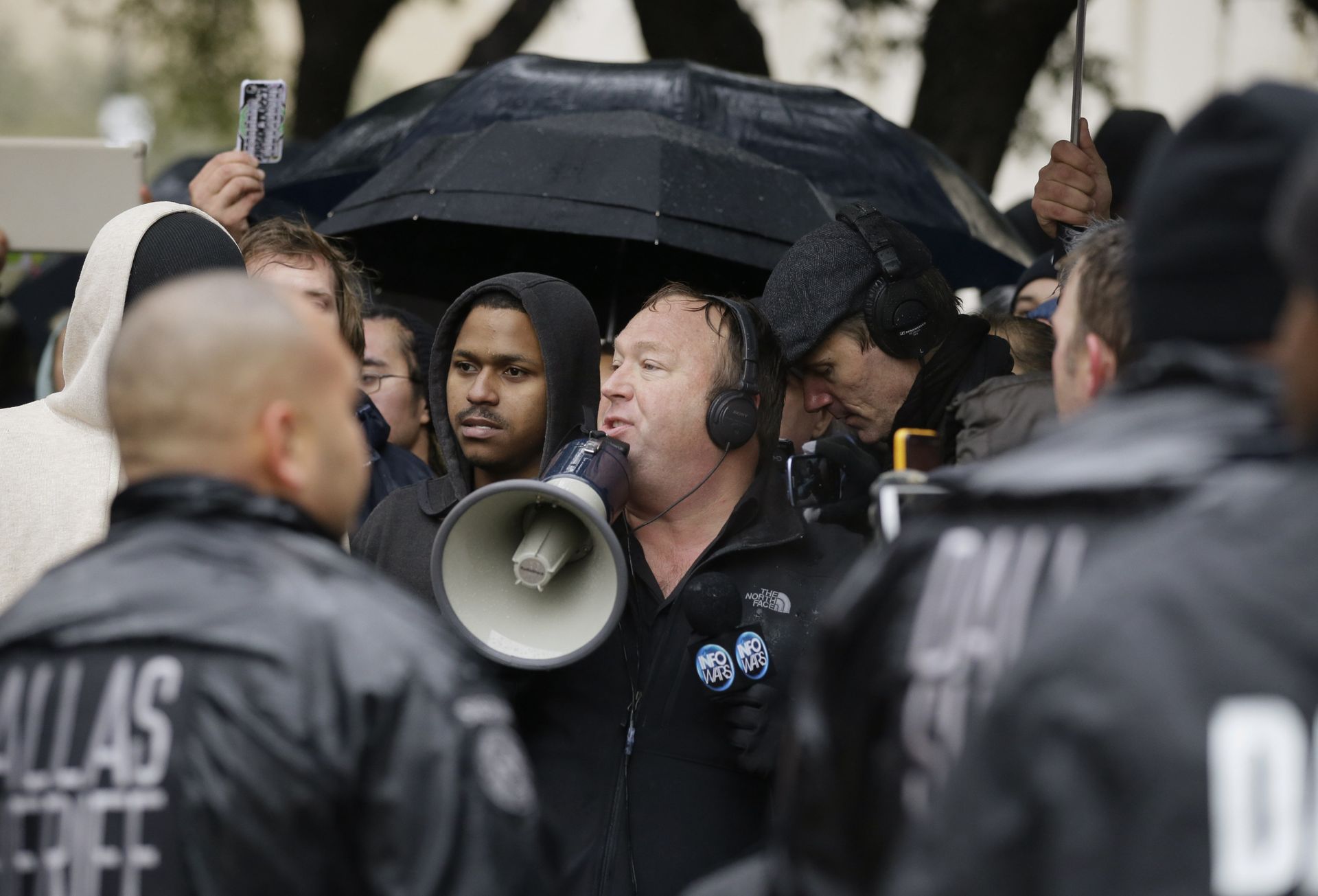 US Looking Into ‘Potential Ties’ Between Roger Stone, Alex Jones and Capitol Protesters, Report Says US Looking Into ‘Potential Ties’ Between Roger Stone, Alex Jones and Capitol Protesters, Report Says - Sputnik International, 1920, 21.02.2021