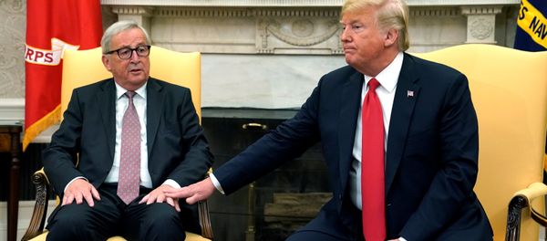 Trump meets with European Commission President Juncker at the White House in Washington Trump meets with European Commission President Juncker at the White House in Washington - Sputnik International