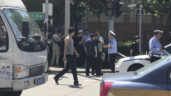 Officials and security personnel stand near the site of a reported blast outside the U.S. Embassy in Beijing, Thursday, July 26, 2018. Officials and security personnel stand near the site of a reported blast outside the U.S. Embassy in Beijing, Thursday, July 26, 2018. - Sputnik International