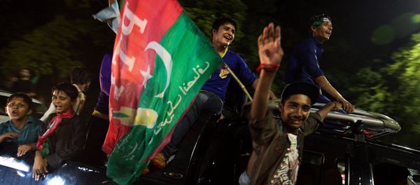 Supporters of Imran Khan, chairman of the Pakistan Tehreek-e-Insaf (PTI), political party celebrate during the general election in Islamabad, Pakistan, July 26, 2018 Supporters of Imran Khan, chairman of the Pakistan Tehreek-e-Insaf (PTI), political party celebrate during the general election in Islamabad, Pakistan, July 26, 2018 - Sputnik International