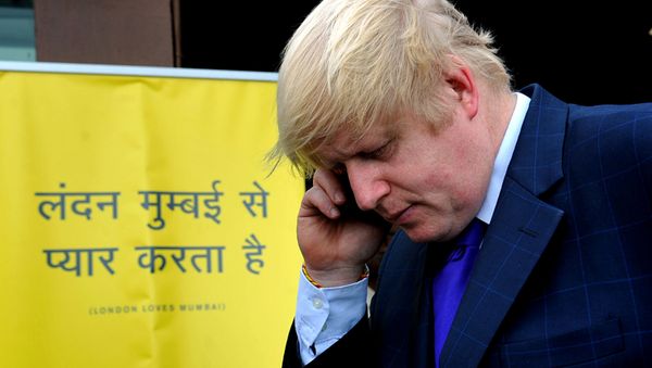 (File) Boris Johnson takes a phone call during an interaction with Indian media representatives in Mumbai on November 29, 2012 - Sputnik International