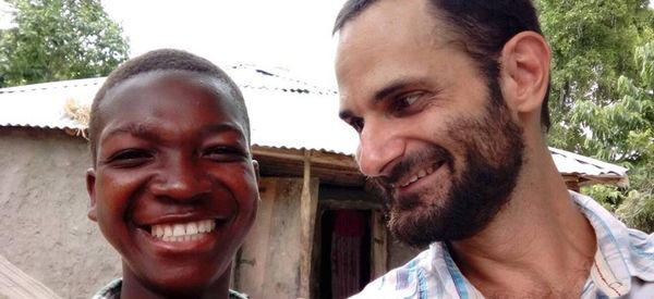 James Arbaugh (R) is seen with a Haitian boy - Sputnik International