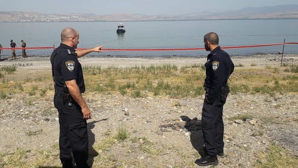 Police searching for a pair of missiles fired from Syria which eyewitnesses said landed in the Sea of Galilee, July 26, 2018 - Sputnik International