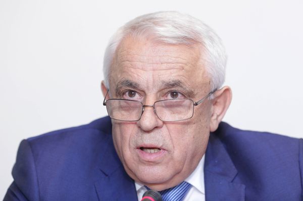 Romania's agriculture minister Petre Daea speaks during a news conference in Bucharest, Romania, December 8, 2017 - Sputnik International