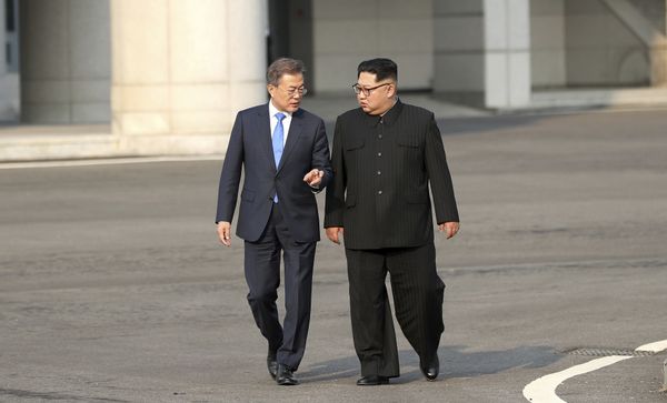 North Korean leader Kim Jong Un, right, talks with South Korean President Moon Jae-in at the border village of Panmunjom in the Demilitarized Zone, South Korea, Friday, April 27, 2018 North Korean leader Kim Jong Un, right, talks with South Korean President Moon Jae-in at the border village of Panmunjom in the Demilitarized Zone, South Korea, Friday, April 27, 2018 - Sputnik International