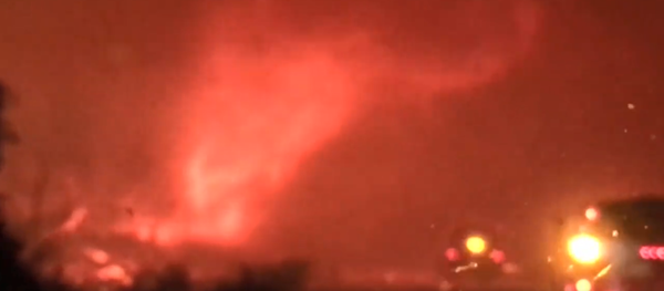 A tornado of fire spotted in the Carr Fire, California - Sputnik International
