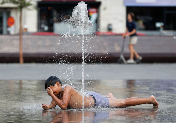 Saving from heat in Brussels - Sputnik International