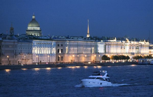 Midnight Journey: White Nights Season Starts in St. Petersburg Midnight Journey: White Nights Season Starts in St. Petersburg - Sputnik International