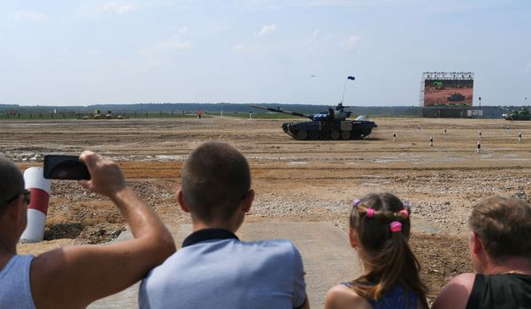 Clash of the Metal Monoliths: Tank Biathlon Starts at International Army Games - Sputnik International