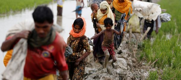 Rohingya refugees walk on the muddy path after crossing the Bangladesh-Myanmar border in Teknaf, Bangladesh, September 3, 2017. REUTERS/Mohammad Ponir Hossain - Sputnik International
